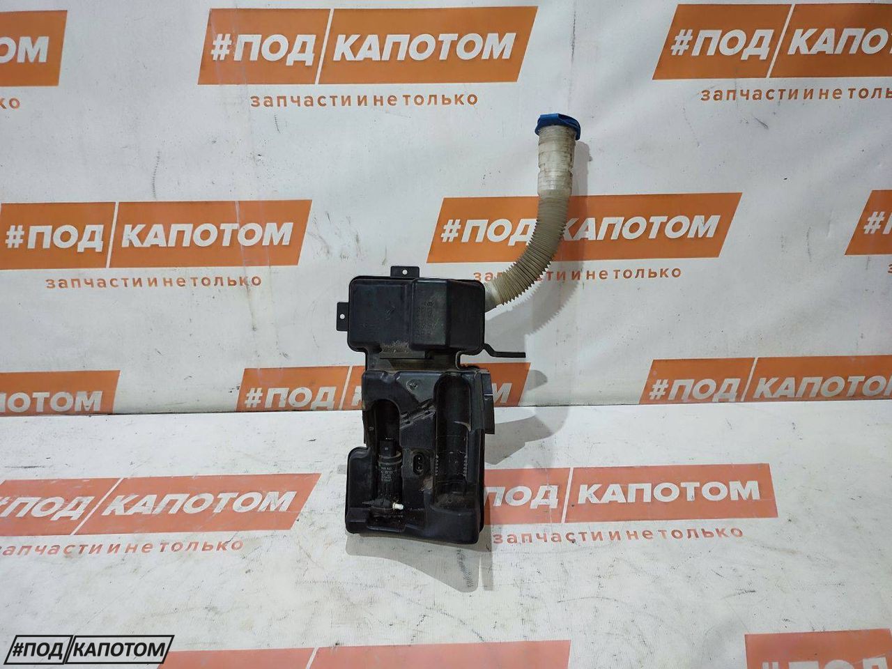 бачок омывателя Volkswagen Tiguan 1 поколение 2010, 2.0 л., CAWA, бензин, АКПП, 7b / r7l, внедорожник 5 дв., полный привод, 5N0955453 - фото №1