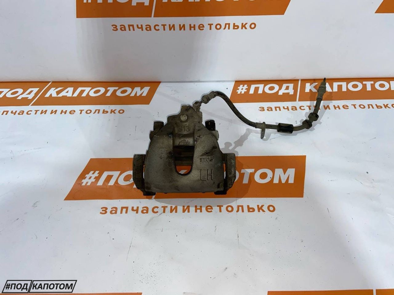 СУППОРТ перед. лев. Ford Focus 3 поколение 2012, 2.0 л., XQDA, бензин, АКПП, хетчбэк 5 дв., передний привод, 1682876 - фото №1
