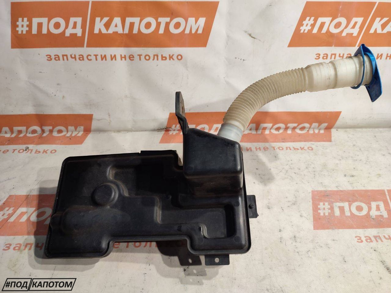 бачок омывателя Volkswagen Tiguan 1 поколение 2008, 2.0 л., CBAB, дизель, АКПП, 2t / c9x, внедорожник 5 дв., полный привод, 5N0955453 - фото №1