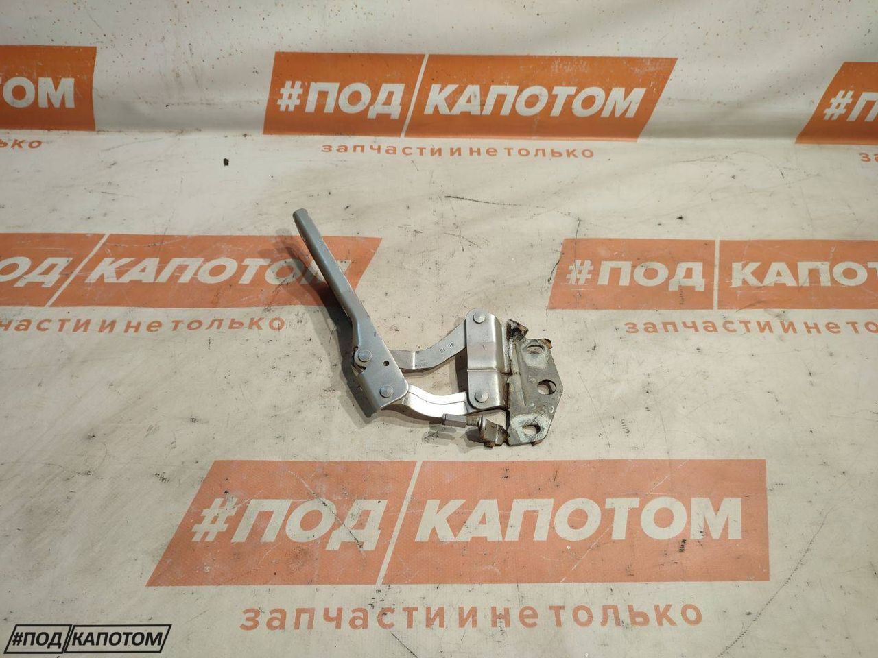петля капота левая Volkswagen Passat B7 2014, 1.8 л., CDAA, бензин, АКПП, 8e / a7w, седан, передний привод, 3AA823301 - фото №1