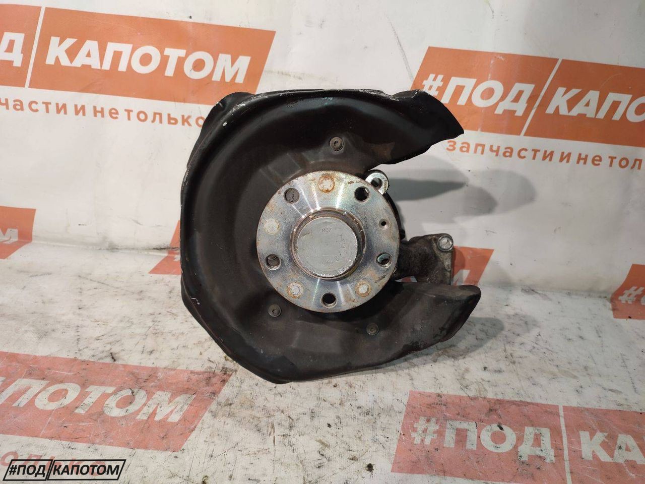 кулак задний правый Volkswagen Passat B7 2011, 1.4 л., CAXA, бензин, АКПП, b4 / b9a, универсал, передний привод - фото №1
