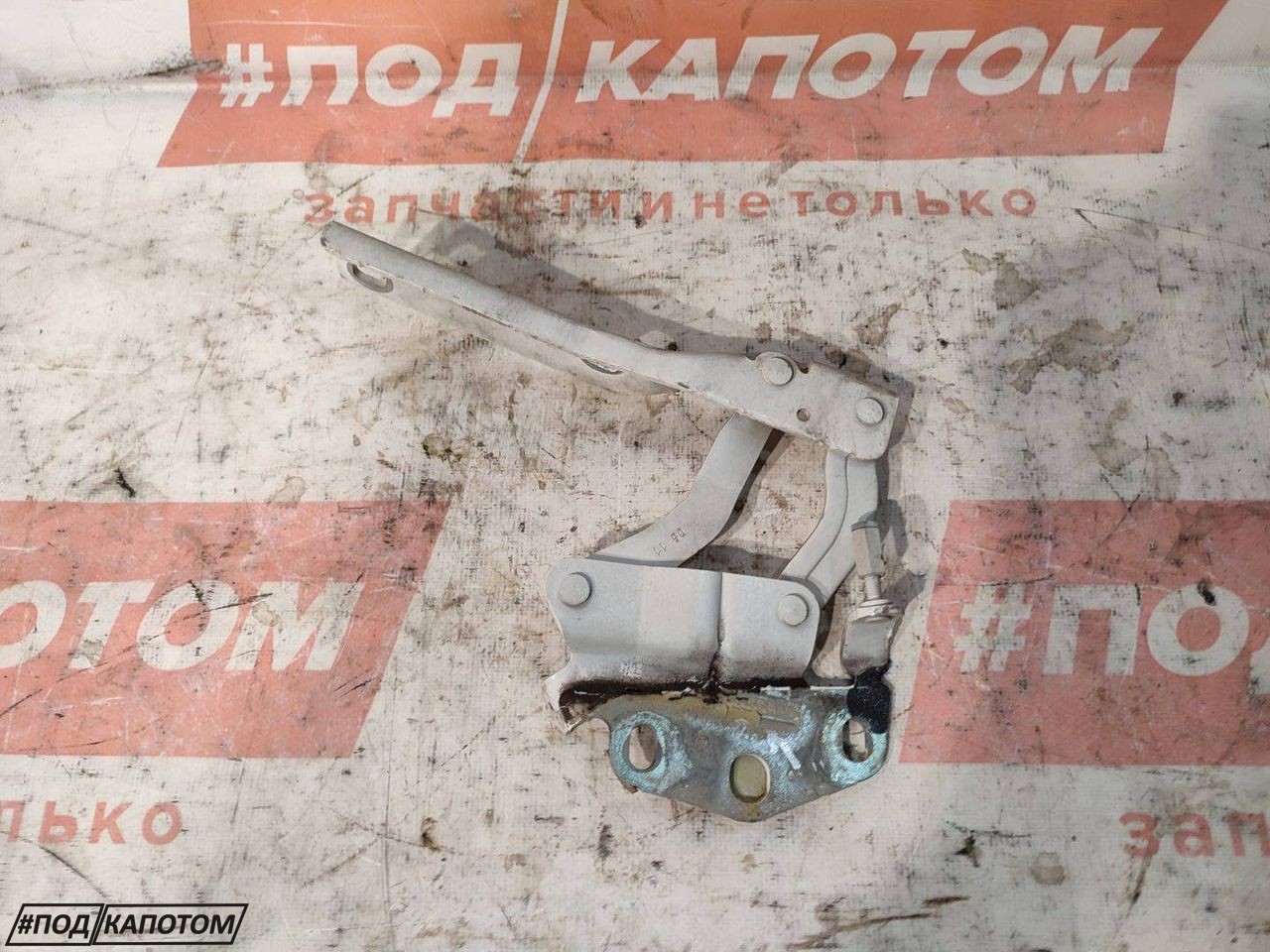 петля капота левая Volkswagen Passat B7 2011, 1.4 л., CAXA, бензин, АКПП, b4 / b9a, универсал, передний привод - фото №1