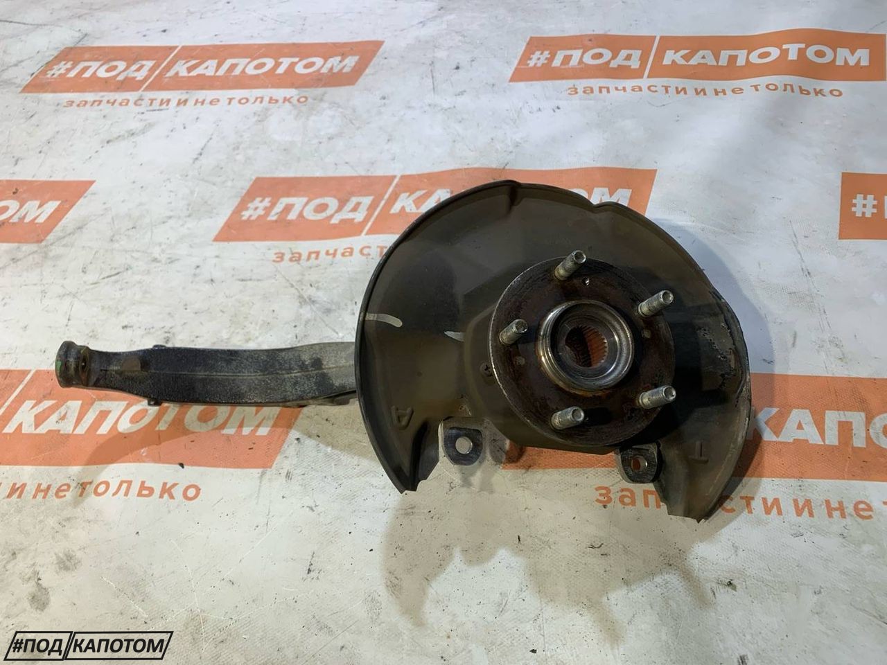 кулак поворотный левый Honda Accord 8 поколение 2009, 2.4 л., K24A, бензин, АКПП, nh731p crystal black p, универсал, передний привод - фото №1