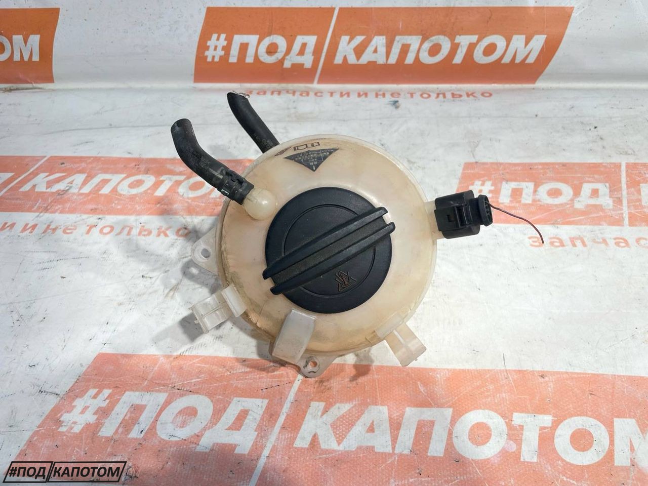 бачок расширительный Volkswagen Tiguan 1 поколение 2011, 2.0 л., CCZC, бензин, АКПП, 8e / a7w, внедорожник 5 дв., полный привод, 1K0121407A - фото №1