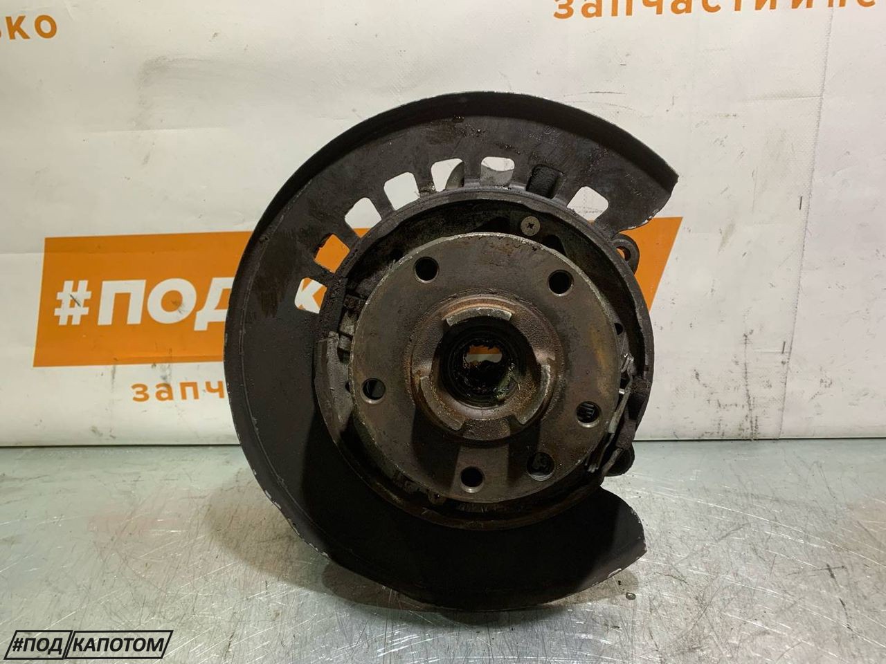 кулак задний правый Volkswagen Touareg 1 поколение 2005, 4.2 л., AXQ, бензин, АКПП, z4 / c9z, внедорожник 5 дв., полный привод - фото №1