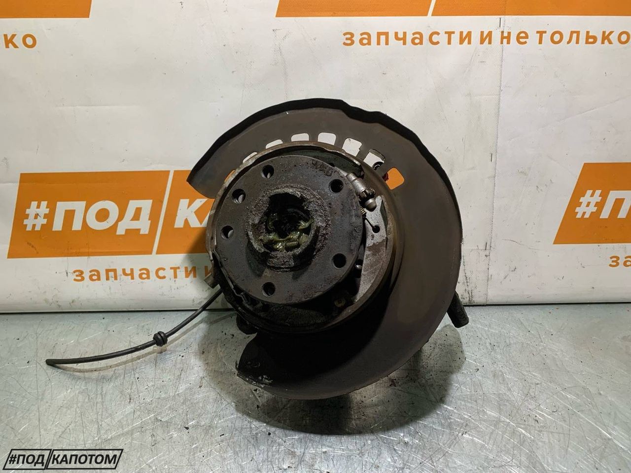 кулак задний левый Audi Q7 4L 2009, 4.2 л., BAR, бензин, l8 / z9y, внедорожник 5 дв., полный привод - фото №1