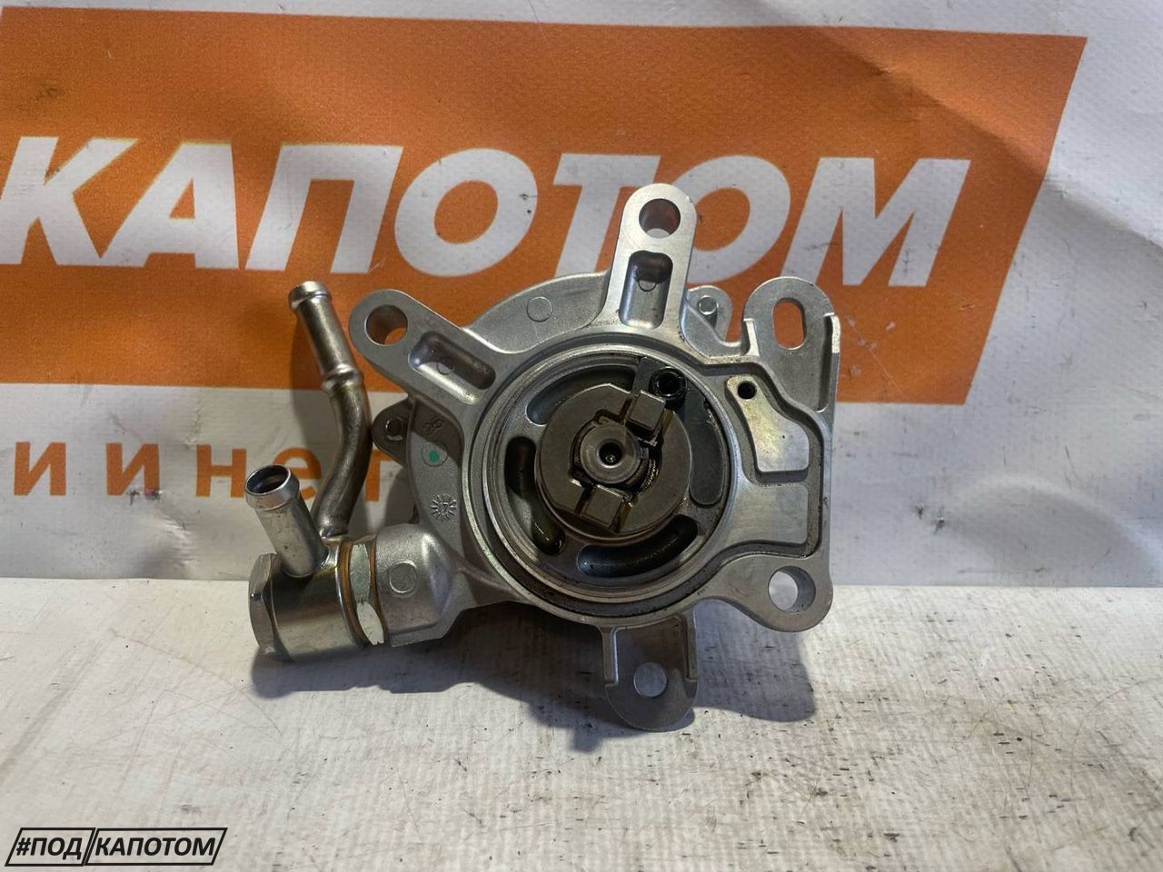 насос вакуумный Mazda CX-9 2 поколение (2016 - 2026), 2.5 л., PYT, бензин, PE0718G00A - фото №1