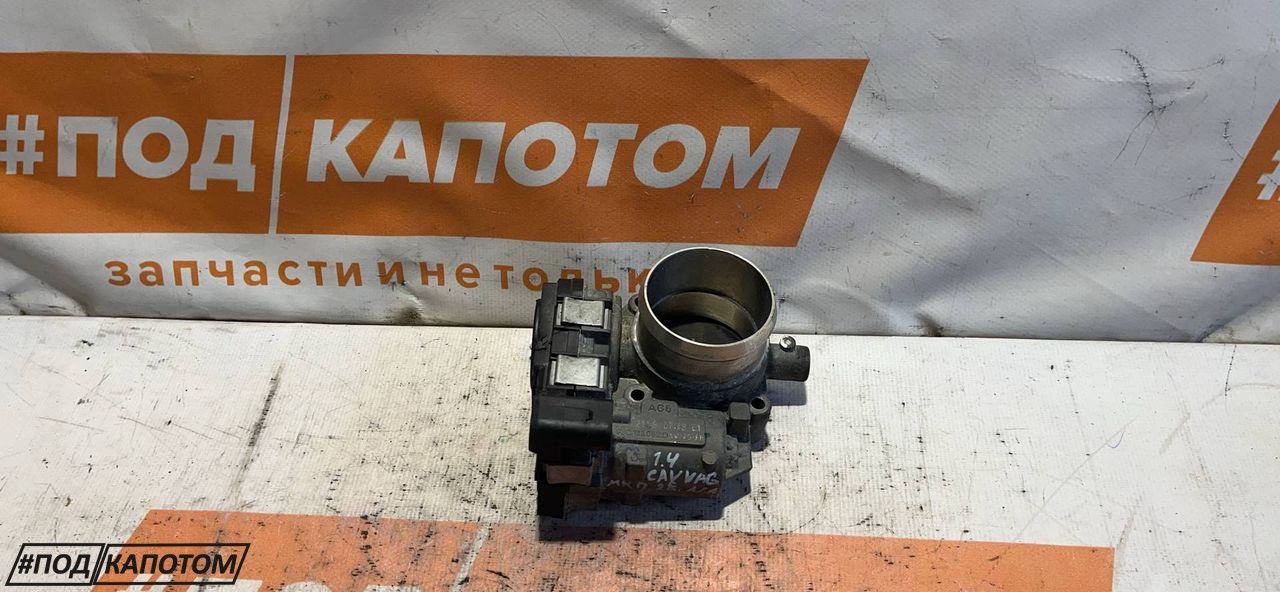 заслонка дроссельная Volkswagen Golf 5 поколение (2003 - 2009), 1.4 л., CAVA, бензин, 03C133062D - фото №1