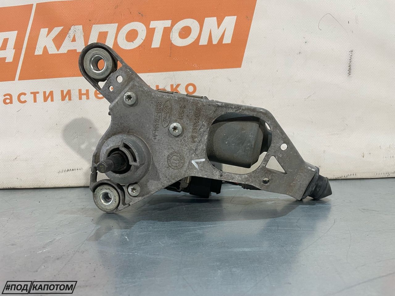 моторчик передних стеклоочистителей (дворников) Ford Focus 3 поколение 2011, 2.0 л., MGDA, бензин, АКПП, хетчбэк 5 дв., передний привод, BM5117K484A - фото №1