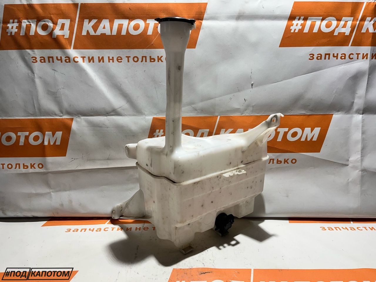 бачок омывателя Toyota Camry 8 поколение XV50 2014, 3.5 л., 2GR-FE, бензин, АКПП, 061, седан, передний привод, 060851-389 - фото №1