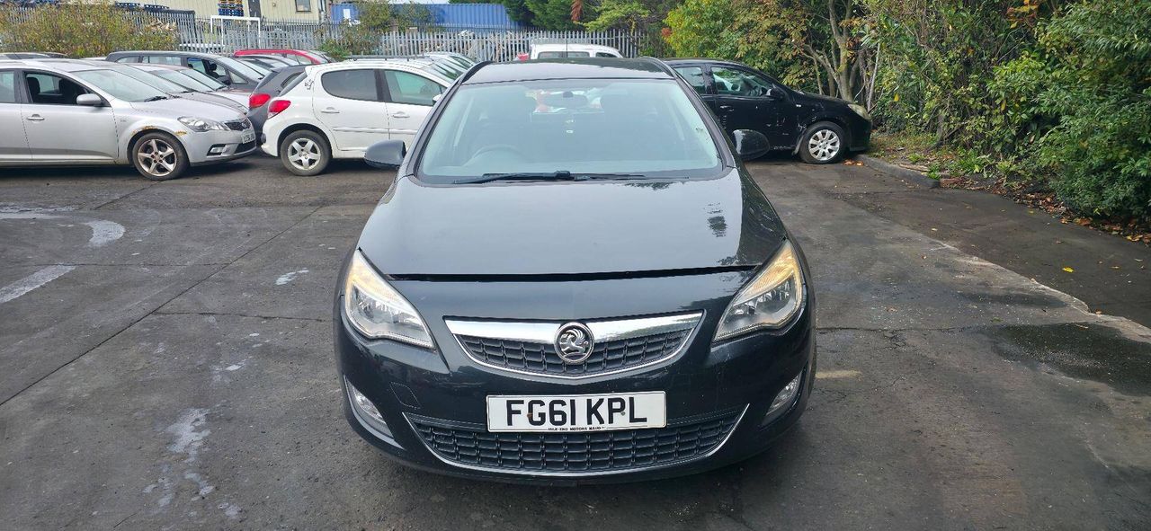 Opel Astra J 2011