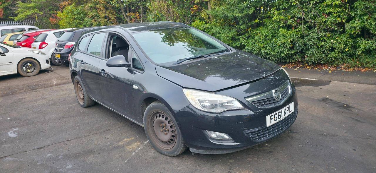 Opel Astra J 2011