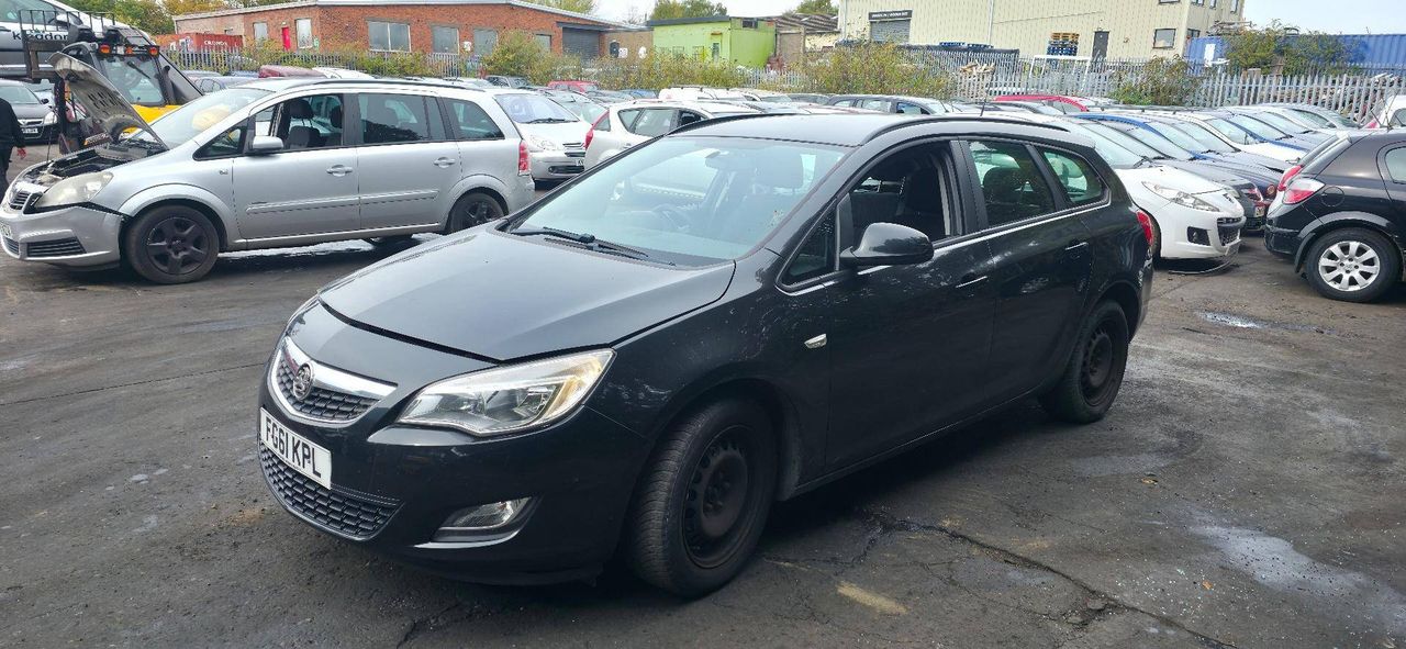 Opel Astra J 2011