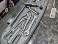 ящик под инструменты / набор инструментов BMW 3 серия E46 2000, 2.2 л., M54 226 S1, бензин, АКПП, серебристый, седан, задний привод, правый руль, 71111094910, 1094910 - фото №2