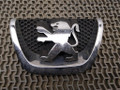 эмблема Peugeot 207 1 поколение 2007, 1.6 л., HDi, 9HZ (DV6TED4), дизель, 5МКПП, красный, хетчбэк 5 дв., передний привод, правый руль, 49670480