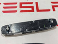Панель освещения с микрофоном и кнопкой аварийного сигнала Tesla Model Y 1 поколение 2021, 1500237-00-E - фото №3