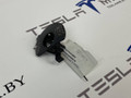 Кронштейн парктроника S8 (крепление к бамперу) Tesla Model 3 1 поколение 2022, 1088443-00 - фото №2