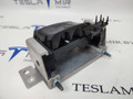 Крышка-фиксатор низковольтного разъёма высоковольтной батареи Tesla Model S 1 поколение [рестайлинг] 2017, 1003311-00 - фото №2