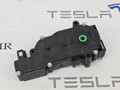 активатор замка багажника Tesla Model S 1 поколение [2-й рестайлинг] 2022, 1003549-00, 100818600 - фото №2