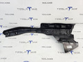 Кронштейн крепления обшивки багажника правый Tesla Model 3 2 поколение 2024, 1733838-29, 1733838-00 - фото №3