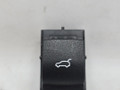 кнопка открытия багажника BMW X5 M F85 2016, 4.4 л., S63 B44 B, бензин, АКПП, donington grau (c28), полный привод, 9318704, 61319318704, 61319267981, 9267981 - фото №2
