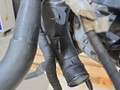 патрубок интеркулера Volkswagen Passat B8 2015, 1.8 л., CJSA, бензин, робот, 2t/c9x чёрный перламутр, седан, правый руль, 5Q0145840 - фото №3
