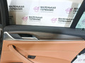 обшивка двери задняя правая BMW 5 серия G30/G31 G30 2017, 2.0 л., B48 B20 A, бензин, АКПП, b65 jatoba brown metallic, седан, задний привод, правый руль, 51427477140, 7477140 - фото №3