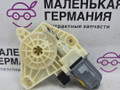 моторчик стеклоподъемника задний левый Volkswagen Passat B8 2015, 1.8 л., CJSA, бензин, робот, 2t/c9x чёрный перламутр, седан, правый руль, 5Q4959802D - фото №2