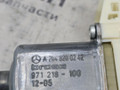 моторчик стеклоподъемника передний правый Mercedes-Benz E-Класс W212/S212/C207/A207 W212 2012, 1.8 л., M 271.860, бензин, АКПП, 040 черный, седан, задний привод, правый руль, A2048200242 - фото №9