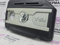 декоративная крышка двигателя Volkswagen Golf GTI 6 поколение 2011, 2.0 л., CCZB, бензин, робот, b4/b9a белый, хетчбэк 5 дв., передний привод, правый руль, 06J103925BG - фото №2
