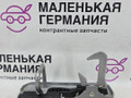 захватный крюк капота Volkswagen Golf GTI 6 поколение 2011, 2.0 л., CCZB, бензин, робот, b4/b9a белый, хетчбэк 5 дв., передний привод, правый руль, 1Q0823480 - фото №3