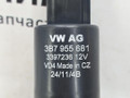 насос (моторчик) омывателя фар Volkswagen Golf GTI 6 поколение 2011, 2.0 л., CCZB, бензин, робот, b4/b9a белый, хетчбэк 5 дв., передний привод, правый руль, 3B7955681 - фото №10