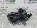 кронштейн радиатора BMW 5 серия G30/G31 G30 2018, 2.0 л., B48 B20 A, бензин, АКПП, a96 mineral-weiss metallic, седан, задний привод, правый руль, 17118632128, 8632128, 1711228281 - фото №3