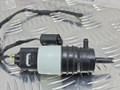 насос (моторчик) омывателя стекла BMW 5 серия G30/G31 G30 2018, 2.0 л., B48 B20 A, бензин, АКПП, черный 475, седан, задний привод, правый руль, 67127298309, 7298309, 8373328, 6931910 - фото №4