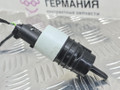 насос (моторчик) омывателя стекла BMW 5 серия G30/G31 G30 2018, 2.0 л., B48 B20 A, бензин, АКПП, черный 475, седан, задний привод, правый руль, 67127298309, 7298309, 8373328, 6931910 - фото №5