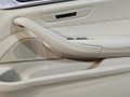 обшивка двери передняя правая BMW 5 серия G30/G31 G30 2018, 2.0 л., B48 B20 A, бензин, АКПП, черный 475, седан, задний привод, правый руль, 51417478318, 7478318 - фото №4