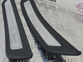 комплект накладок на пороги (внутренние) BMW 5 серия G30/G31 G30 2018, 2.0 л., B48 B20 A, бензин, АКПП, черный 475, седан, задний привод, правый руль, 51477398321, 7398321, 51477381330, 7381330, 51477381329, 7381329 - фото №16