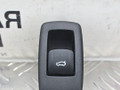 кнопка открытия багажника BMW 5 серия G30/G31 G30 2017, 2.0 л., B47 D20 A, дизель, АКПП, black sapphire metallic (475), седан, задний привод, правый руль, 61319327029, 9327029, 3176963 - фото №3