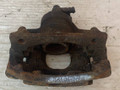 суппорт передний правый Toyota Aygo 1 поколение AB10 [рестайлинг] 2010, 1.0 л., 1KR-FE, бензин, МКПП, красный, хетчбэк 5 дв., передний привод - фото №4