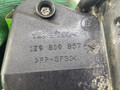 лючок топливного бака Skoda Octavia 2 поколение (A5) [рестайлинг] 1Z (2008 - 2013), 1.4 л., CAXA, бензин, 6МКПП, серый, универсал, передний привод, 1Z9809857 - фото №8
