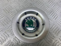 колпачок литого диска Skoda Octavia 1 поколение (A4) [рестайлинг] 1U 2001, 2.0 л., AQY, бензин, 5МКПП, черный, универсал, передний привод, 1U0601149A - фото №2