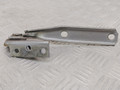 петля капота левая Audi A4 B5 (1994 - 1999), 1.6 л., бензин, МКПП, серебро, седан, передний привод, 3B0823301 - фото №2