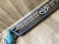 решетка радиатора Toyota Corolla 7 поколение (E100) 1992, 1.3 л., 4E-FE, бензин, МКПП, седан, 531111A110 - фото №4