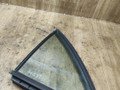 стекло кузовное боковое левое Toyota Yaris XP9 2007, 1.5 л., 1NZ-FE, бензин, АКПП, чёрный, седан, передний привод - фото №2