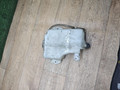 бачок омывателя Mitsubishi Pajero 2 поколение 1996, 3.0 л., 6G72 (SOHC 12V), бензин, АКПП, внедорожник 5 дв. - фото №3