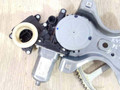 стеклоподъемник электрический передний левый Toyota Yaris XP9 2006, 1.4 л., 1ND-TV, дизель, 5МКПП, серебристый, хетчбэк 3 дв., передний привод, 85702-0F010, DENSO, 983712-100, AV262100-2730 - фото №2