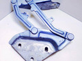 петля капота правая Volkswagen Touareg 1 поколение 2005, 3.2 л., i, BMX, бензин, АКПП, серый, внедорожник 5 дв., полный привод, 7L6823302A, 7L6823302 - фото №2