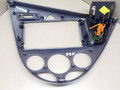рамка под магнитолу Ford Focus 1 поколение 2001, 1.4 л., i, бензин, 5МКПП, бордо, хетчбэк 5 дв., передний привод, 98ABA046A04 - фото №2