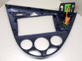 рамка под магнитолу Ford Focus 1 поколение 1998, 1.4 л., i, бензин, 5МКПП, красный, хетчбэк 5 дв., передний привод, 98ABA046A04 - фото №2
