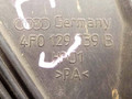 воздуховод (дефлектор) радиатора Audi A6 4F/C6 2006, 3.2 л., i, BKH, бензин, АКПП, тёмно-синий, седан, передний привод, 4F0129739B - фото №2